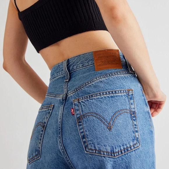 Levi’s Ribcage Straight Ankle Jeans - Picture 4 of 7